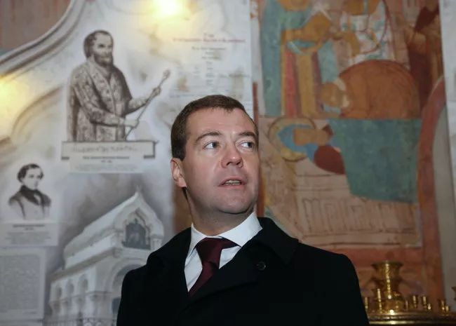 Президент РФ Дмитрий Медведев на богослужении в православном храме. Архив