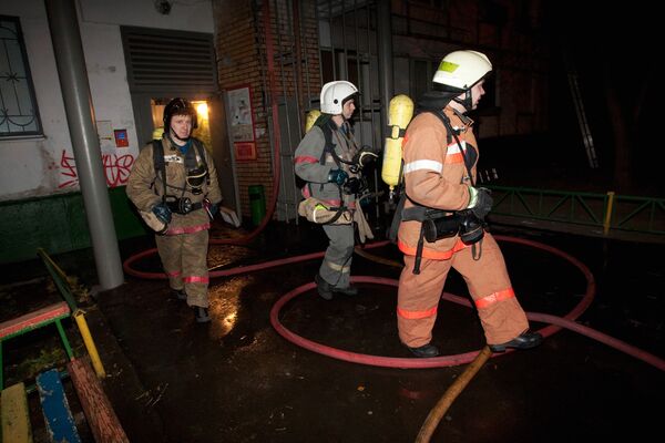Пожарные спасли двух детей при пожаре на юге Москвы