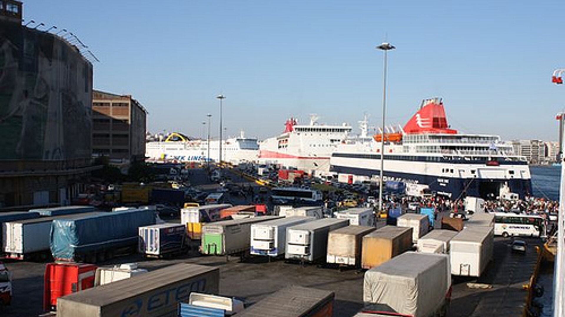 Крупнейший грузовой порт Греции в Пирее - РИА Новости, 1920, 07.03.2022