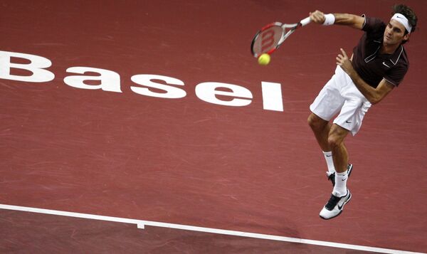 Федерер вышел в финал теннисного турнира в Базеле