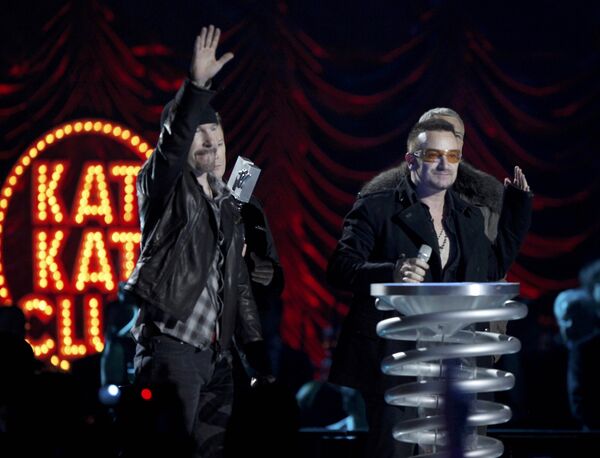 Группа U2 на церемонии вручения премии MTV Europe Music Awards 2009 в Берлине