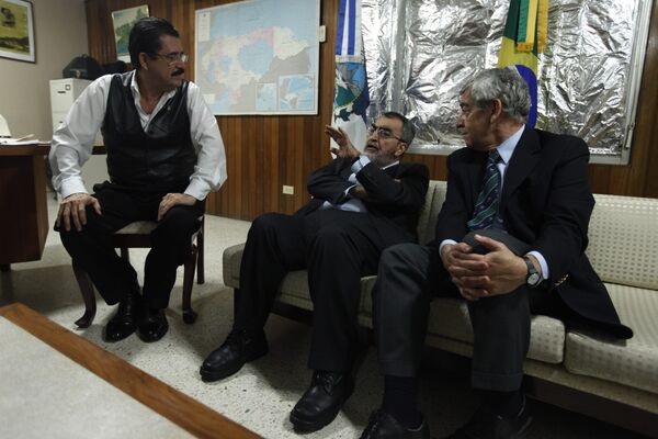 Свергнутый президент Гондураса Мануэль Селайя, Жозе Бордон и Энрике  Корреа