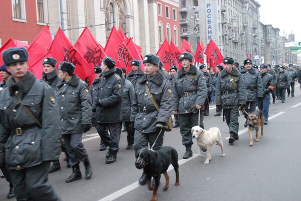 Более 3 тыс милиционеров обеспечат порядок на митингах 7 ноября в Москве
