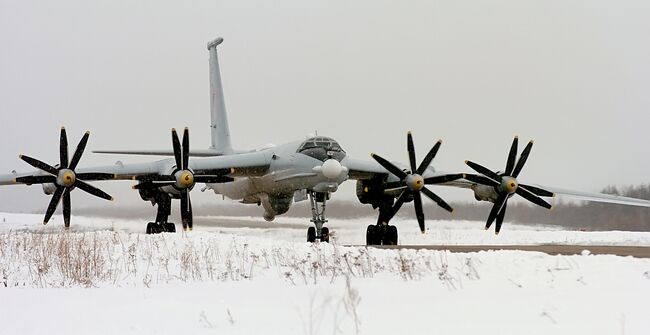 Противолодочный самолет Ту-142