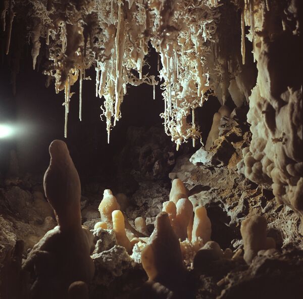 Известняковая пещера. Архив