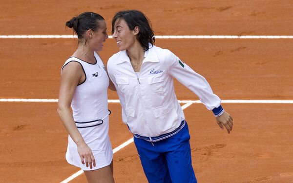 Итальянские теннисистки Флавия Пеннетта (слева) и Франческа Скьявоне (справа)