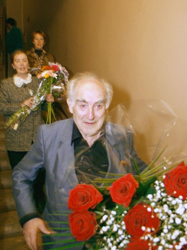 Лауреат Нобелевской премии по физике 2003 г. Виталий Гинзбург