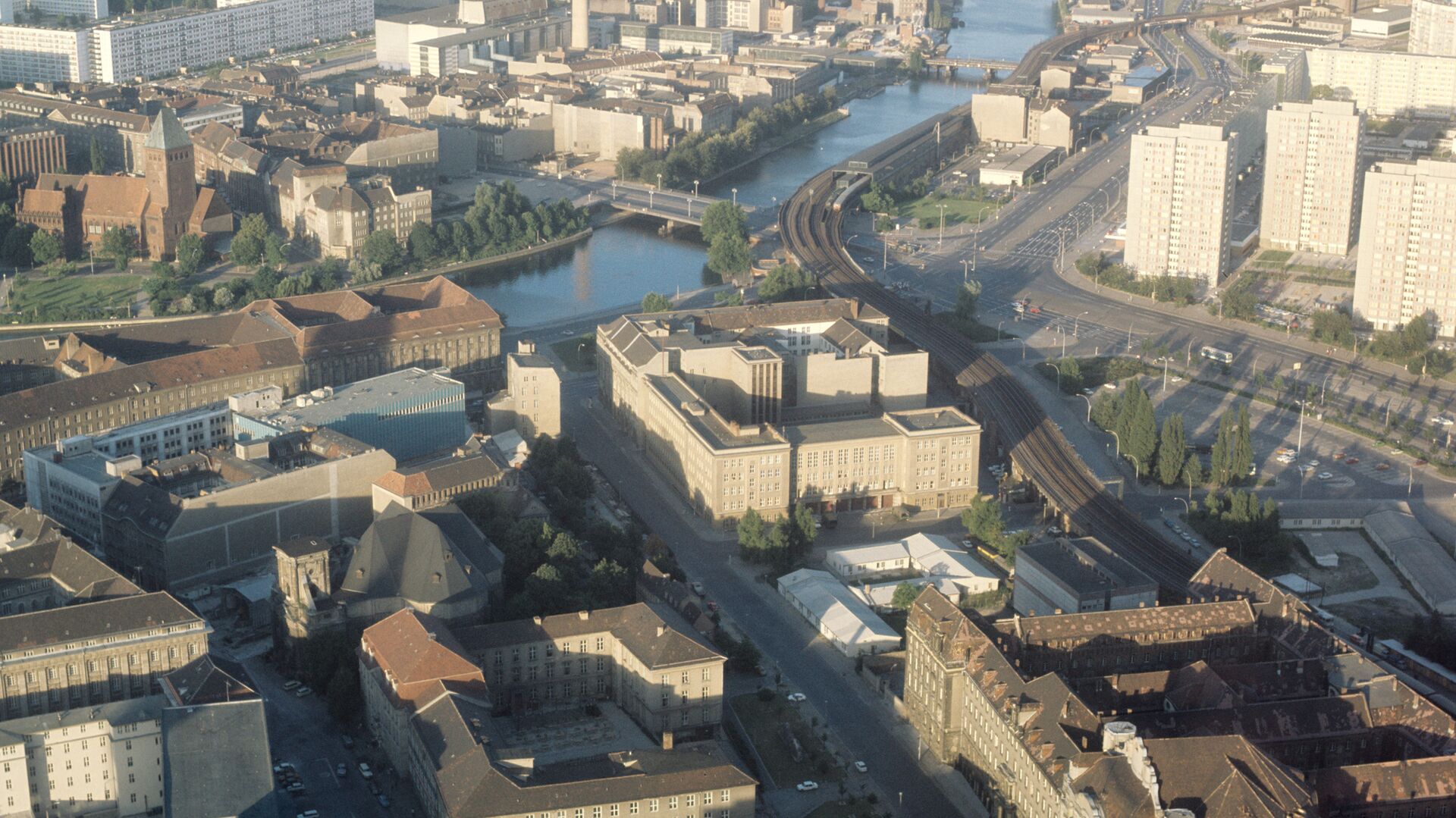 Панорамный вид города Берлин. ГДР, 1977 год - РИА Новости, 1920, 29.04.2022