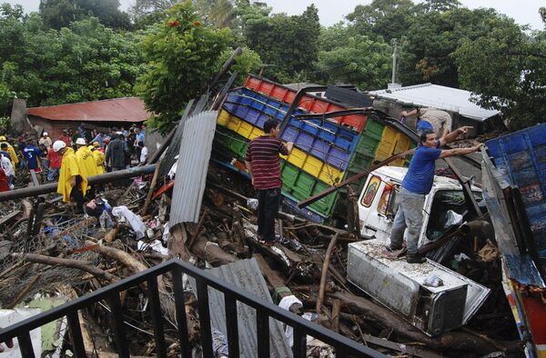 Число жертв урагана Ида в Сальвадоре увеличилось до 152 человек