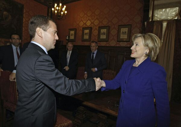 Президент РФ Д.Медведев и госсекретарь США Х.Клинтон. Архив