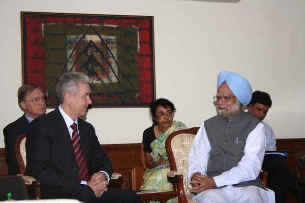 Вице-премьер Сергей Собянин на встрече с премьер-министром Индии Манмоханом Сингхом в его резиденции в Нью-Дели РИА