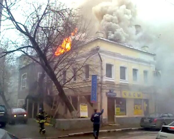 Пожар в старинном особняке в центре Москвы. Видео с места событий 