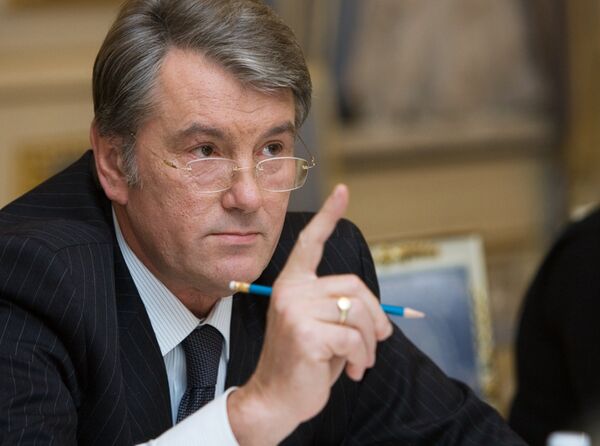 Ющенко прибавил Тимошенко год и обозвал ее бомжом