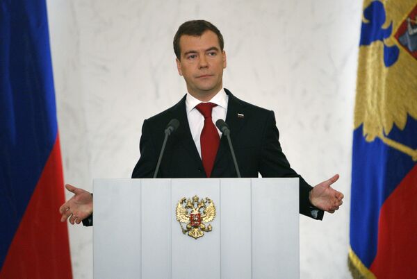Первую и бОльшую часть послания Федеральному собранию Дмитрий Медведев посвятил экономике, причем долгосрочным ее перспективам.