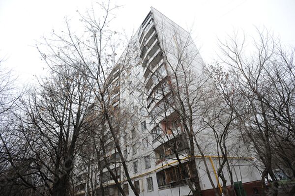 Дом на ул.Саянской д.5, где проживает офицер, выбросивший из окна двух девочек
