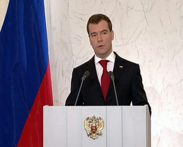 Медведев требует оперативно принять меры по моногородам