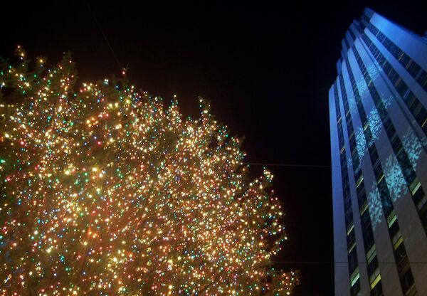 Главная рождественская ёлка Америки у Рокфеллер-центра в Нью-Йорке