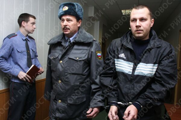 Рассмотрение ходатайства об аресте офицера ВС РФ Николая Захаркина