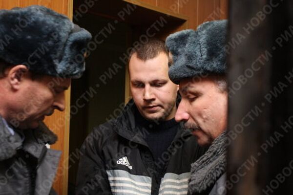 Рассмотрение ходатайства об аресте офицера ВС РФ Николая Захаркина