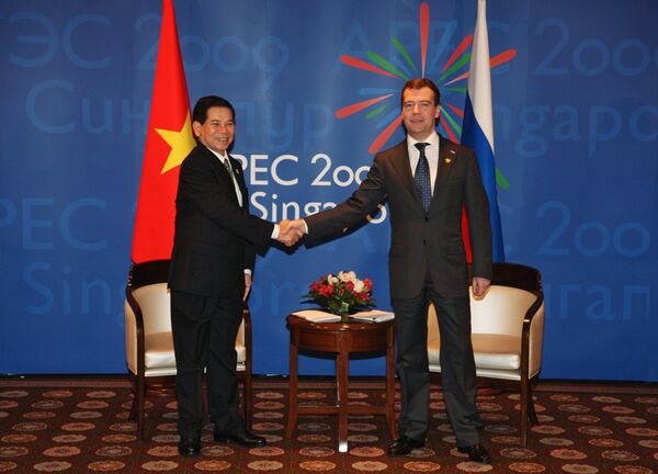 Президент РФ Д. Медведев и президент Вьетнама Н. М. Чиет во время встречи в рамках АТЭС. Архив