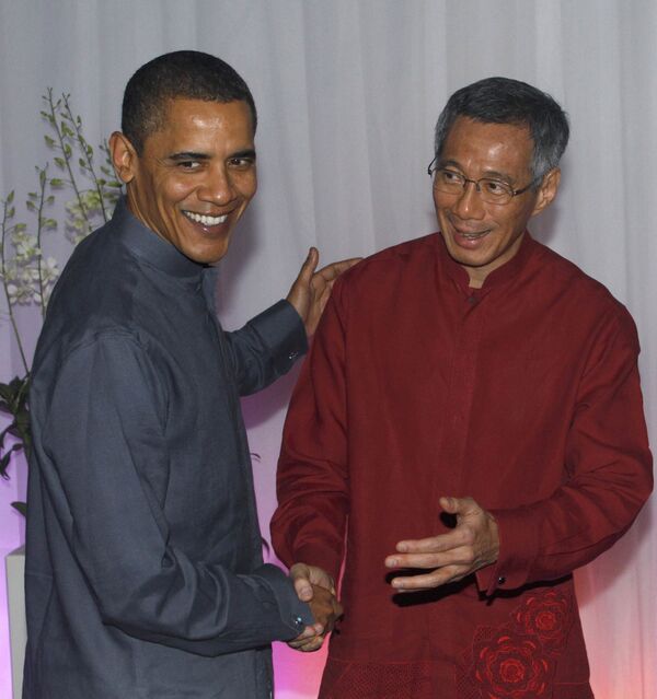 Президент США Барак Обама и премьер-министр Сингапура на саммите АТЭС