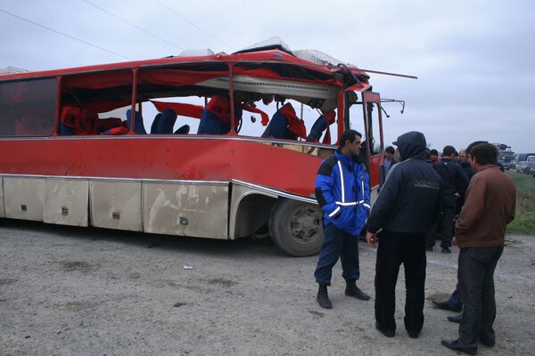 Столкновение автобуса и КАМАЗа на трассе в Дагестане