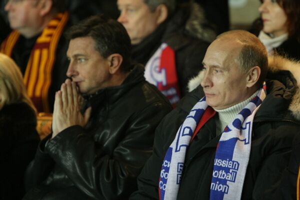 Премьер-министры РФ и Словении посетили футбольный матч Россия-Словения