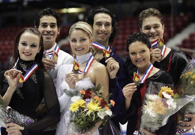 Пары-победители Skate America: (слева направо) Анна Каппеллини и Лука Ланотте, Танит Белбин и Бенджамину Агосто, Александра и Роман Зарецки