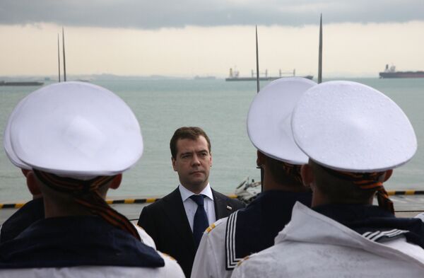Президент РФ Медведев посетил флагман Тихоокеанского флота РФ ракетного крейсера Варяг