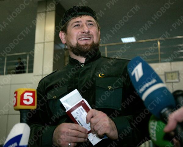 Президент Чеченской республики Рамзан Кадыров приехал в аэропорт города Грозного проводить паломников