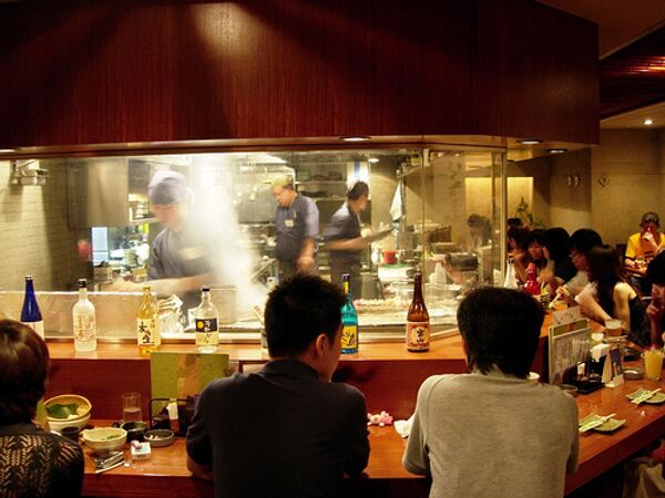 Ресторан в Токио. Архив