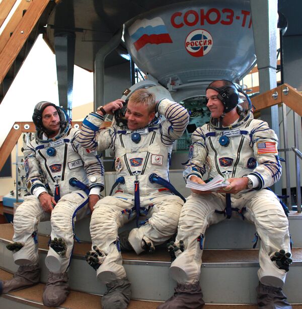 Комплексная тренировка экипажа 21-й экспедиции на Международную космическую станцию в Звездном городке Московской области