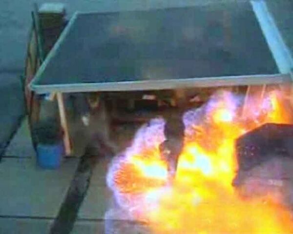 Взрыв на нефтеперегонном заводе в США. Съемки камер слежения