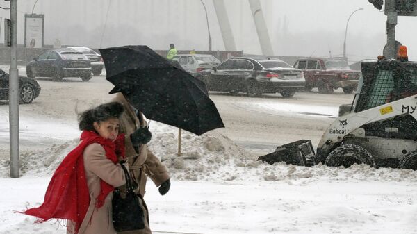 Москва встала в пробках из-за обрушившегося снегопада