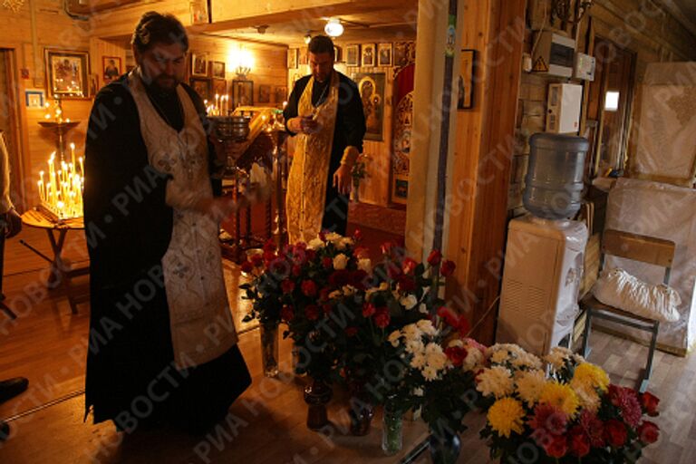 В храме апостола Фомы, где проходит заупокойная служба по отцу Даниилу Сысоеву