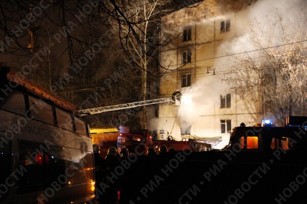 Тушение пожара, возникшего в жилом доме на улице Юных ленинцев, после взрыва бытового газа