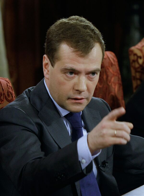 Губернаторы должны отчитываться чаще раза в год - Медведев