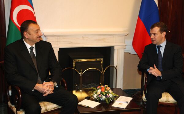 Беседа президента РФ Дмитрия Медведева с президентом Азербайджана Ильхамом Алиевым. Архив