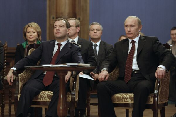 Совет судей РФ поздравил Медведева и Путина с днем юриста