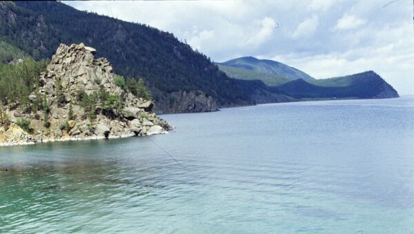 Вид на озеро Байкал. Архив