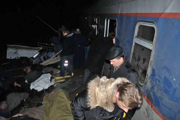 Поезд Невский экспресс сошел с рельсов в Тверской области