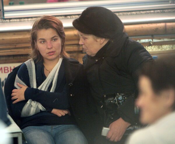 Пострадавшие в крушении поезда Невский Экспресс на Московском вокзале в Санкт-Петербурге.