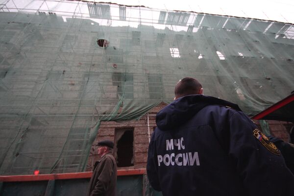 Стена кирпичного здания XVI века обрушилась в Москве на Петровке