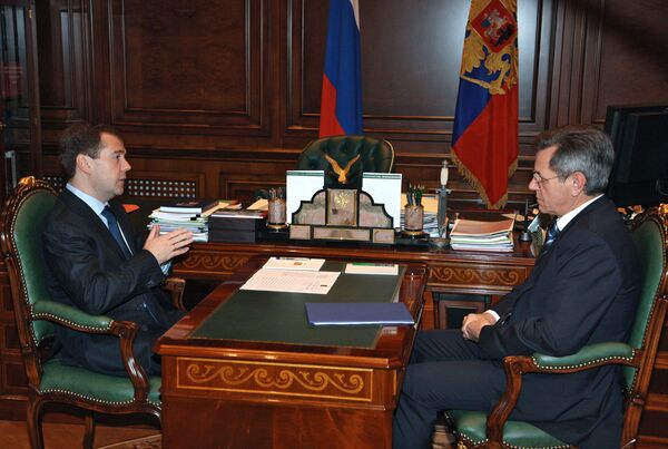 Президент РФ Дмитрий Медведев и губернатор Астраханской области Александр Жилкин