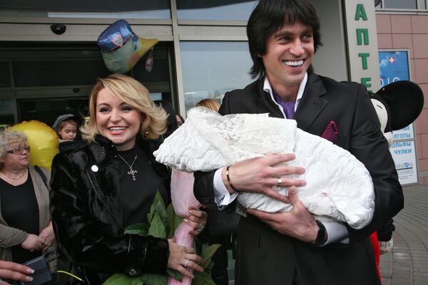 Певица Катя Лель с супругом бизнесменом Игорем и дочерью Эмилией