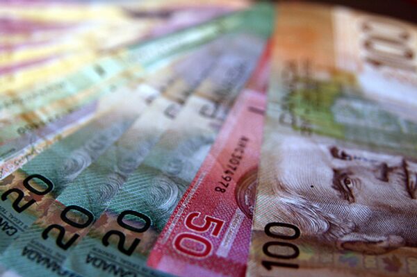 Канадский доллар, архивное фото