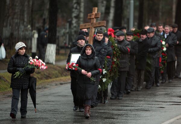 Большинство погибших при крушении поезда петербуржцев похоронены