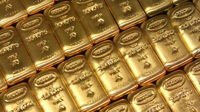 Золото дешевеет во вторник на фоне возможного укрепления доллара