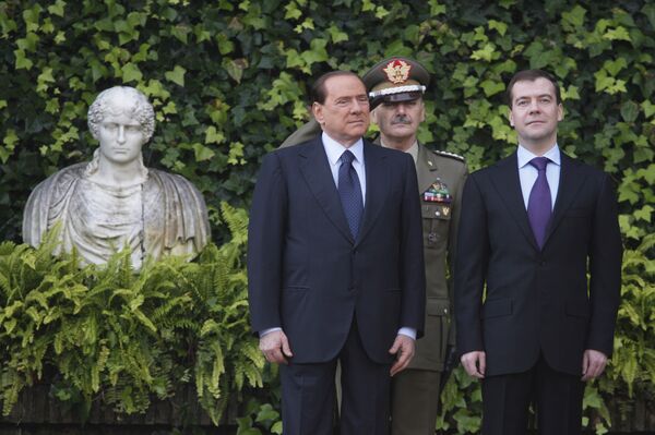 Президент РФ Д.Медведев на церемонии официальной встречи с премьер-министром Италии С.Берлускони