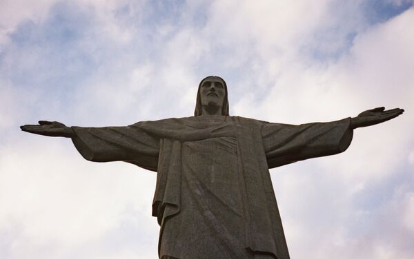 Статуя Христа Спасителя на горе Корковадо в Рио-де-Жанейро (Бразилия).